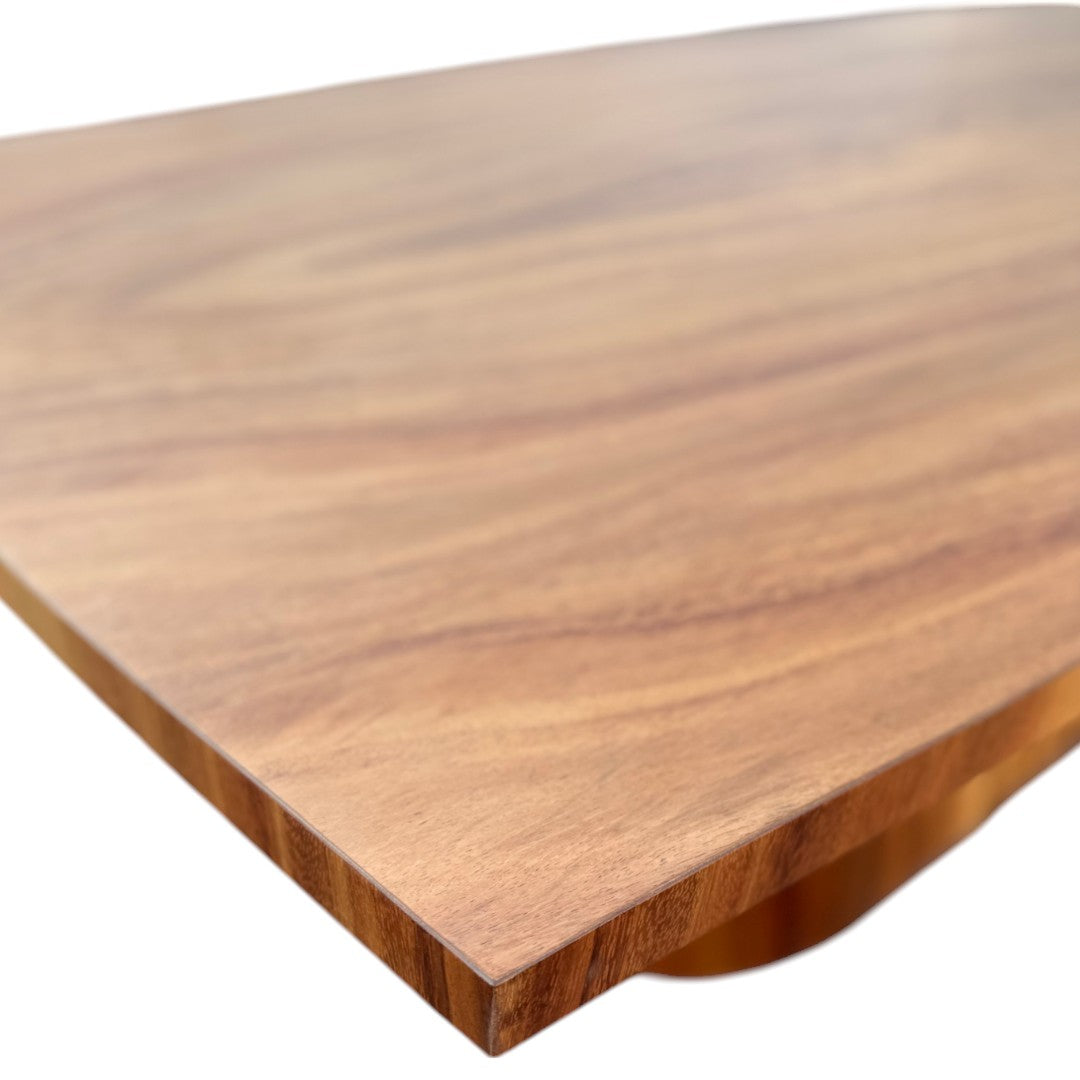Mesa de comedor Minoti para 8 personas.